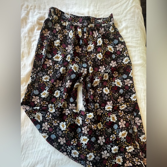 BCBGeneration Floral Wide Leg Pants - Picture 6 of 6